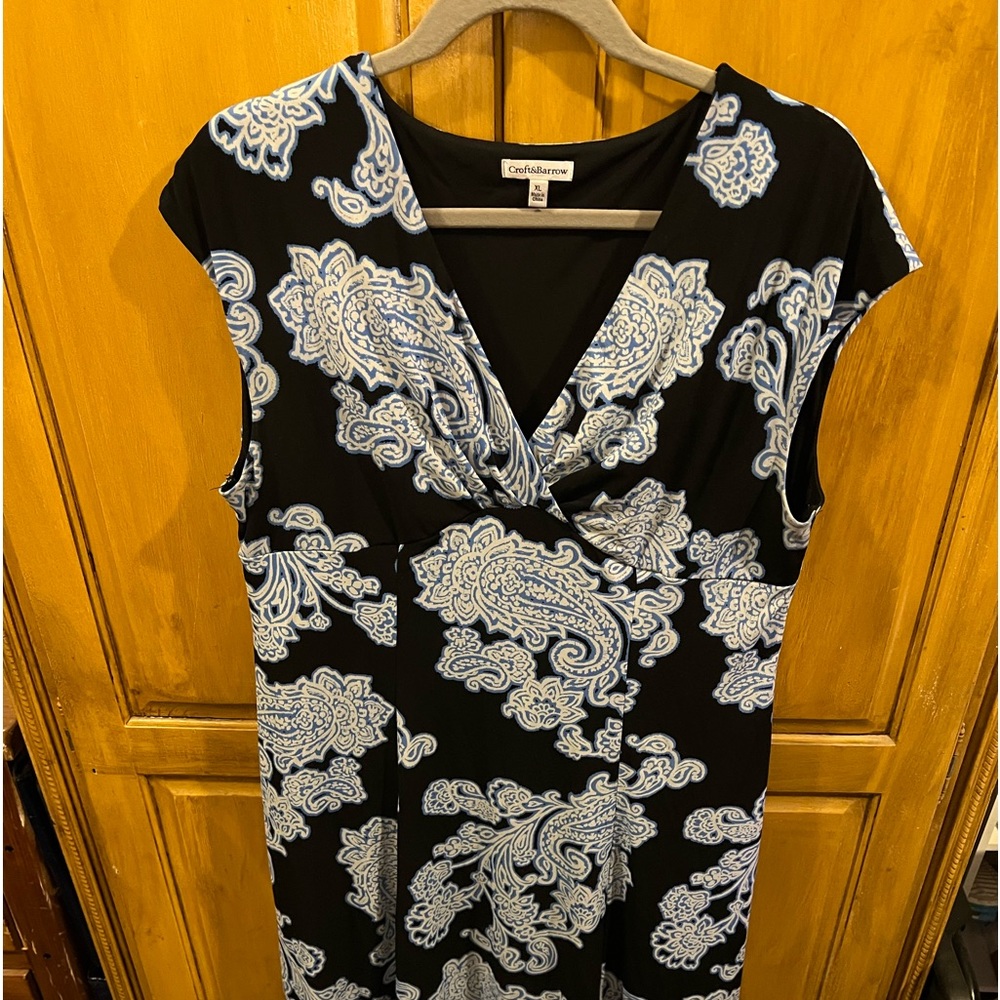 Navy & light blue dress. Tea length.  1X Croft & Barrow.  Great for work